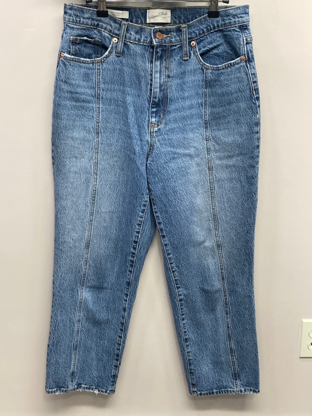 Universal Thread Vintage Straight Jeans High Rise Seamed Front Distressed Hem 10